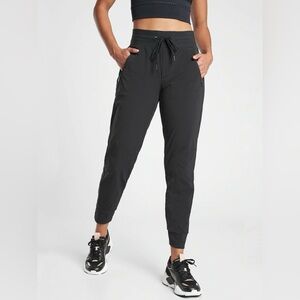 Athleta Trekkie North Jogger Pants Size 18 plus size travel hiking athleisure